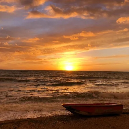 מלון דירות Denny 3*